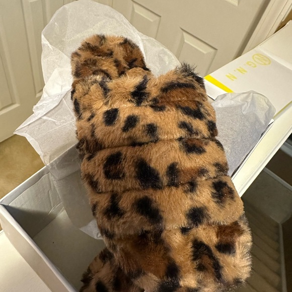 ❤️ BOGO NEW! Leopard Print Faux Fur Slippers - Picture 3 of 8